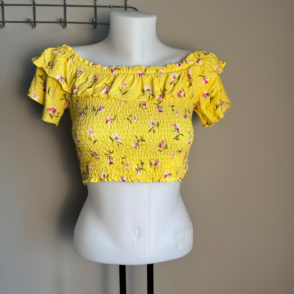 Lush Shirred Elastic Yellow Floral Off-Shoulder Crop Top Short Sleeve‎ Size M